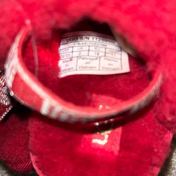 Ugg Fluff Yeah Metallic Sparkle baby size 2/3 - Picture 8 of 9